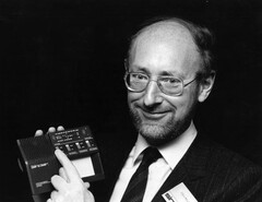 Sir Clive Sinclair inventou a calculadora de bolso e a série ZX, entre outros dispositivos. (Fonte da imagem: Getty Images)