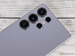 Não há nenhuma sugestão de que a Samsung planeja trocar o ISOCELL HP2 usado no Galaxy S25 Ultra. (Fonte da imagem: Notebookcheck)