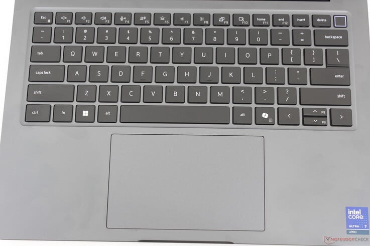 Teclado e touchpad idênticos aos encontrados na série Dell Pro 7 14, mais cara
