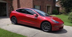 O Modelo 3 (RWD, Long Range) de Andy Slye registrou mais de 150.000 milhas em seis anos. (Fonte da imagem: Andy Slye via YouTube)