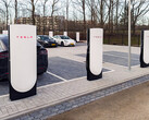 O novo design da estação Supercharger (imagem: Tesla Charging/Twitter)