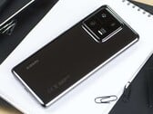 O Xiaomi 14 Pro será oferecido em uma versão especial de titânio. (Fonte: NextPit)