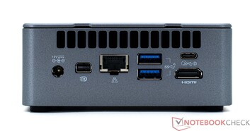 Parte traseira: conexão de energia, porta para mini-display, RJ45, 2x USB 3.2 Gen 2, USB4, HDMI