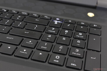 Ao contrário da maioria dos outros laptops, as teclas numpad e setas são do mesmo tamanho que as teclas QWERTY principais