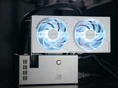 O NXPort com uma placa de vídeo de desktop de slot duplo instalada. (Fonte da imagem: Marc Taraz & NXPort)