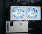 O NXPort com uma placa de vídeo de desktop de slot duplo instalada. (Fonte da imagem: Marc Taraz &amp; NXPort)