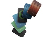 O banco de energia magnético Pitaka Aramid Fiber está disponível nas cores moonrise, preto, sunset, alienígena, verde floresta e azul oceano com acabamento em fibra de aramida (Fonte da imagem: Pitaka)