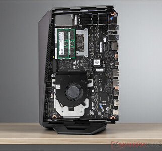 Asus ROG NUC 15 sem tampa lateral