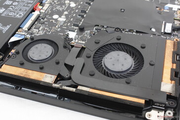 A Lenovo afirma que o resfriamento líquido integrado é apenas para os módulos VRAM e não para a CPU ou GPU