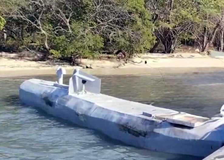 O narcossubmarino equipado com Starlink era guiado por duas antenas parabólicas e vinha com duas câmeras de observação.
