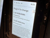 Tela do novo terminal de pagamento com cartão V4 Supercharger da Tesla (imagem: Inert82/Reddit)