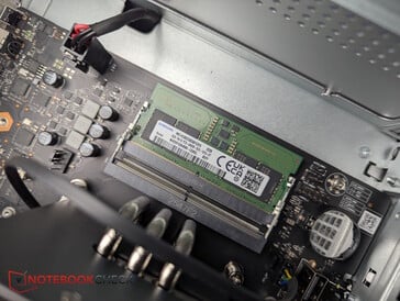 2 slots de RAM, um deles não está ocupado na versão padrão