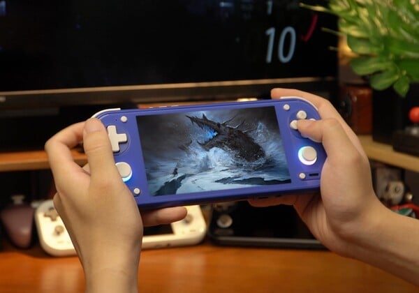 O Anbernic RG 55G1 é um console portátil Android com um design semelhante ao do Nintendo Switch.