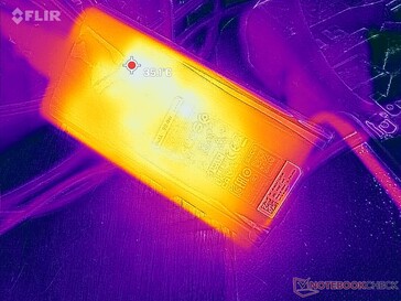 O adaptador AC chega a mais de 35 C quando a carga é muito alta por longos períodos