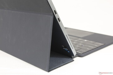 Há apenas três ângulos predefinidos para o modo laptop até 125 graus. Em comparação, as telas da maioria dos laptops tradicionais são capazes de abrir depois de 125 graus