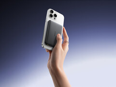 O PicoGo AM52 possui carregamento sem fio Qi 2.2 e suporte para carregamento com fio de 45 W. Na foto: uma imagem promocional do banco de energia. (Fonte da imagem: Baseus)