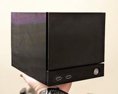 A Terk Box, impressa em uma impressora 3D, parece quase idêntica à Steam Machine.