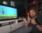 Zapper em frente a um CRT. (Imagem: Slow Mo Guys)