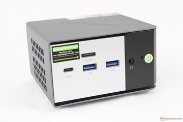 Frontal: USB-C 4.0 com DisplayPort 1.4 + Power Delivery 3.0, 2x USB-A 3.2 Gen. 2 (10 Gbps), OcuLink (PCIe4 x4), fone de ouvido de 3,5 mm, botão Liga/Desliga