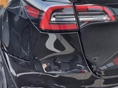 O primeiro Model Y da Giga Berlin esperou semanas por um trabalho nos para-choques após um acidente (imagem: Drive Tesla)