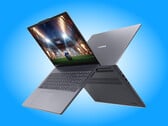 O IdeaPad Slim 16IWC11 está disponível nos acabamentos Cosmic Blue e Luna Grey.