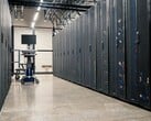 Corredor entre os racks de servidores em um centro de dados