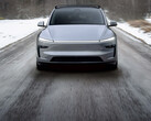 O novo Tesla Model Y na cor Quicksilver (Fonte da imagem: Tesla)