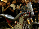 A Royal Enfield levou um protótipo sujo da Himalayan Test Bed elétrica para o EICMA 2023 para atrair o público mais exigente. (Fonte da imagem: Royal Enfield no YouTube)