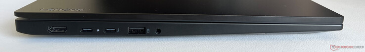 Lado esquerdo: HDMI 2.1, USB-C 3.2 Gen.2 (20 Gbps, DisplayPort 1.4, Power Delivery 3.1), USB-C 4.0 com Thunderbolt 4 (40 Gbps, DisplayPort 2.1a, Power Delivery 3.1), USB-A 3.2 Gen.1 (5 Gbps, alimentado), estéreo de 3,5 mm