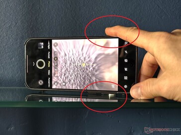 Especialmente sem um estojo, eles geralmente são acionados involuntariamente ao serem colocados em uma prateleira.