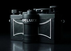 A WideluxX F10 tem um design incomum com uma lente que se move.