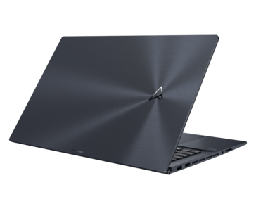 Asus Zenbook Pro 17 UM6702 - Esquerda. (Fonte da imagem: Asus)