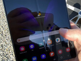 A última atualização do Galaxy Z Fold2 o coloca em linha com a série Galaxy S20 e Nota 20. (Fonte da imagem: NotebookCheck)