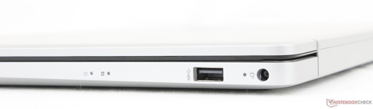 Direito: USB-A (5 Gbps), adaptador CA