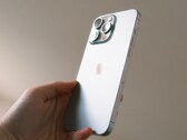 O iPhone Apple deverá receber um design totalmente novo em 2027. (Fonte da imagem: Cătălin Dumitrașcu)