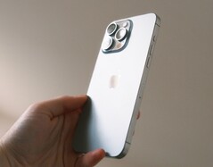 O iPhone Apple deverá receber um design totalmente novo em 2027. (Fonte da imagem: Cătălin Dumitrașcu)