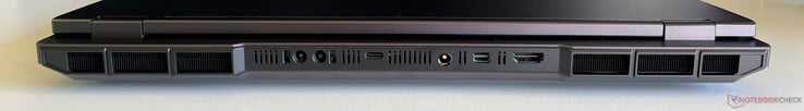Parte traseira: conexão para resfriamento a água Oasis, USB-C 4.0 com Thunderbolt 4 (40 GBit/s, DisplayPort ALT Mode 2.1, Power Delivery de 140 watts), fonte de alimentação, Mini DisplayPort 2.1, HDMI 2.1