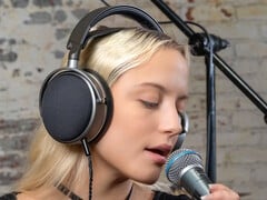 Os fones de ouvido planares fechados Audeze LCD-S20 oferecem reprodução de som precisa com graves potentes para uso em estúdio. (Fonte da imagem: Audeze)