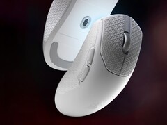 Mouse para jogos sem fio Corsair Sabre V2 Pro Ultralight na cor branca com fita adesiva incluída.