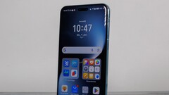 O Magic7 Pro, relativamente grande. (Fonte da imagem: Notebookcheck)