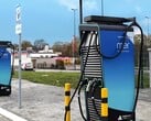 Dois carregadores públicos de veículos elétricos no Reino Unido (Fonte da imagem: Mer UK)