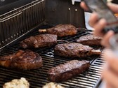 A grelha inteligente Genesis o ajudará a cozinhar, com a capacidade de notificá-lo através de um aplicativo quando sua comida estiver pronta para servir. (Fonte de imagem: Weber)