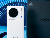 O Vivo X90s em sua cor branca. (Fonte da imagem: Vivo)