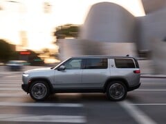 Uma foto do Rivian R1S 2027