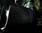 A imagem sombreada mostra a base de recarga do 8BitDo Pro 3, edição Tomb Raider.