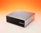 O Lenovo SFF RTX Spark tem um acabamento minimalista em dois tons.