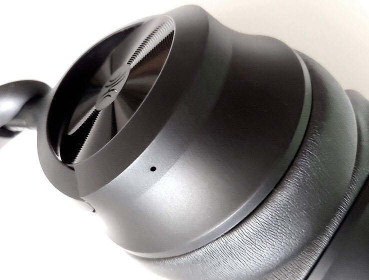 Fones de ouvido esquerdo.