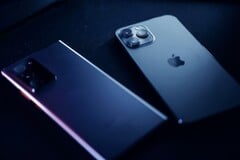 Quase um em cada dois smartphones vendidos é da Apple ou da Samsung.