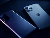 Quase um em cada dois smartphones vendidos é da Apple ou da Samsung.