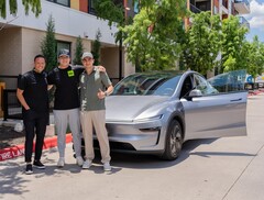 Este Tesla Model Y é o primeiro veículo a ser entregue de forma autônoma (Fonte da imagem: Tesla)